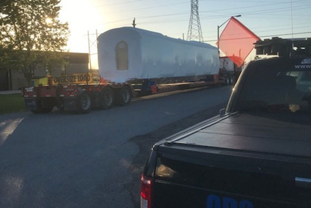 Best Practices for Pilot Cars Navigating Narrow Roads in Fall in the United States and Canada